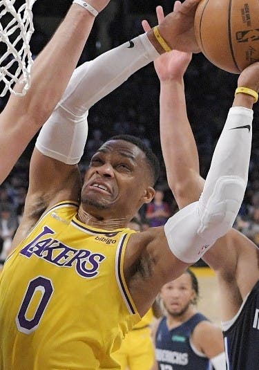 Lakers tienen interés mutuo con Westbrook