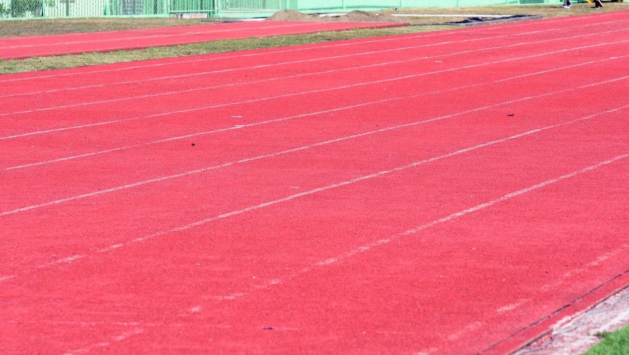 Pocas pistas atletismo y el país repleto  de bancas  de apuestas