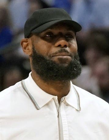 LeBron  deja la gira de Lakers