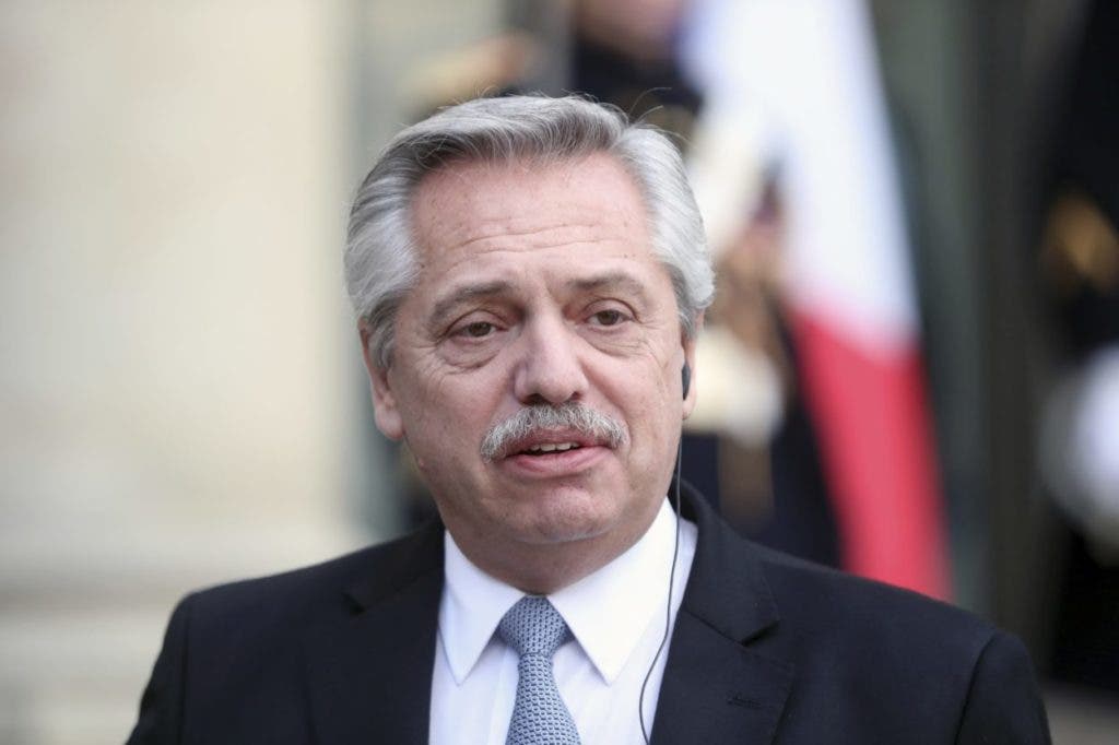 Alberto Fernández presidente de Argentina, Los disturbios sociales empañaron la gran victoria que representó la aprobación