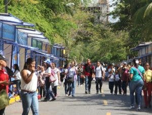 Escritores reclaman a Cultura pagos Feria del Libro