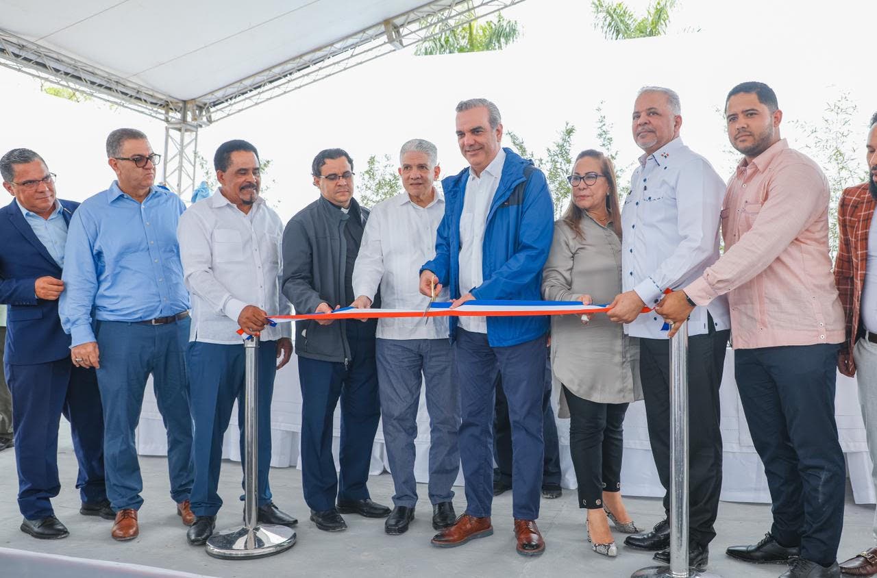Abinader inaugura e inicia varios proyectos por más de RD$ 4,500 MM en Santiago