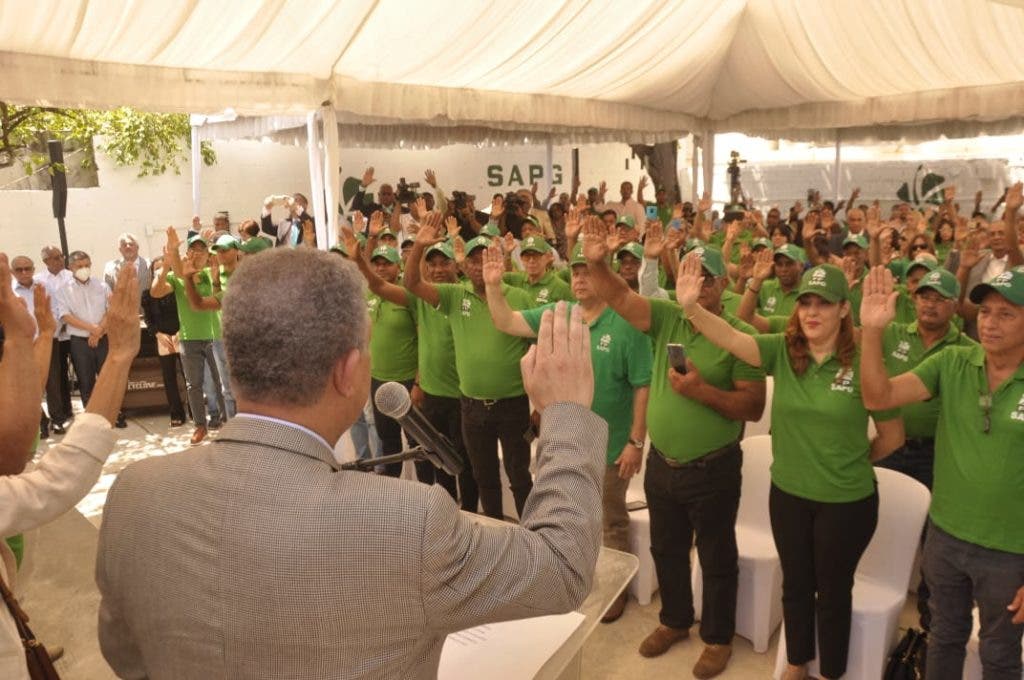 Leonel inaugura local y juramenta dirección de la Secretaría de Asuntos Profesionales y Gremiales