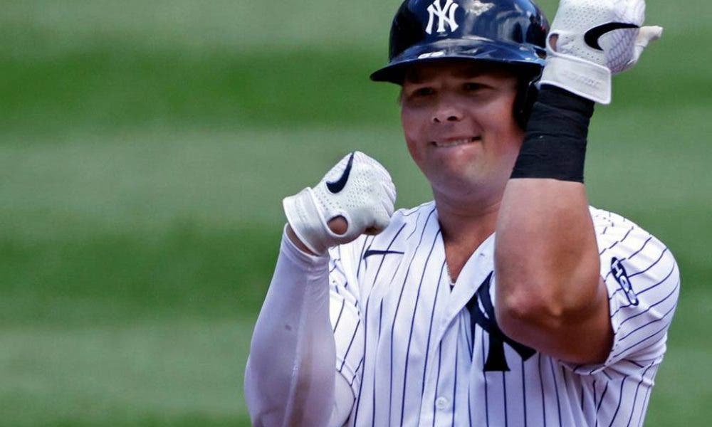 Padres obtienen a Luke Voit en canje con Yanquis