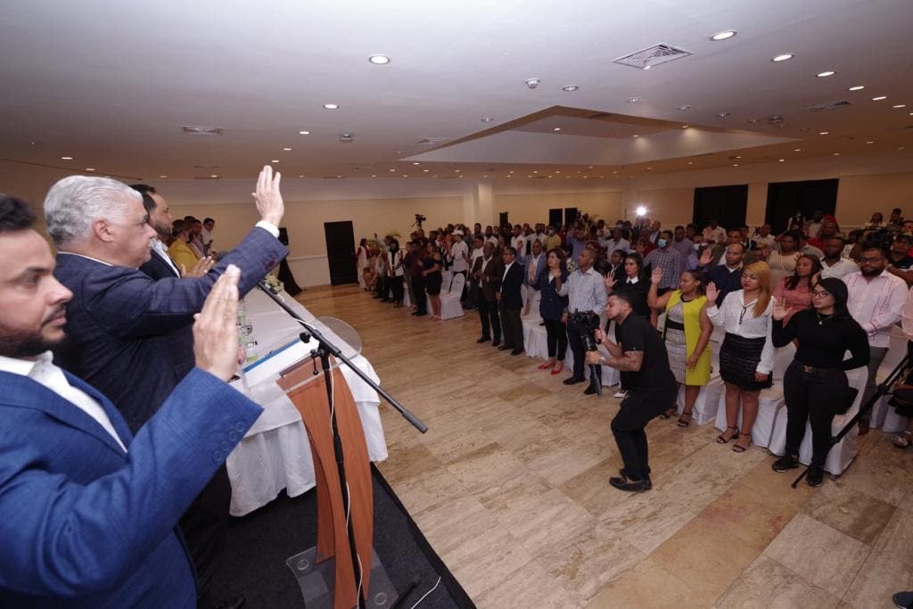 Vargas pide a líderes sociales y religiosos aportar al país desde el PRD