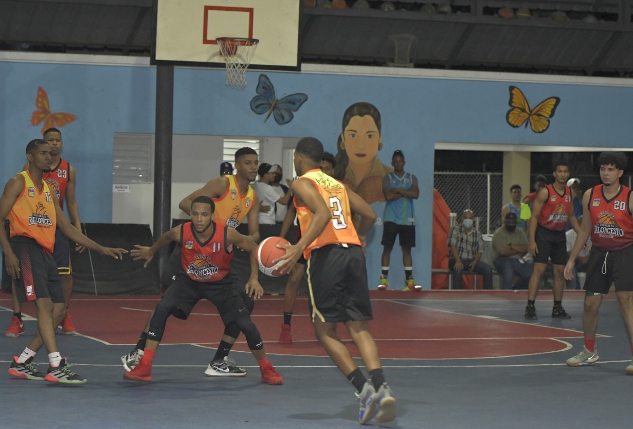 Ingeniería A y B ganan en apertura torneo baloncesto