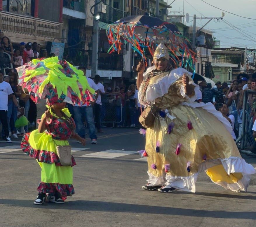Cristo Rey y Villa Mella cierran carnavales