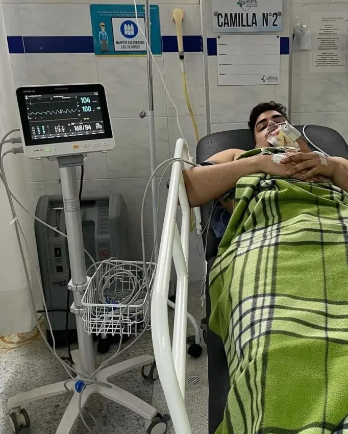 El regidor Brailyn “Bray” Miguel Vargas Núñez mientras recibe atenciones médicas en Medellin, foto colgada en su Instagram