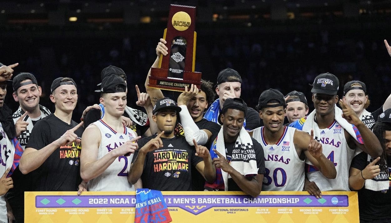 Kansas se corona con remontada histórica