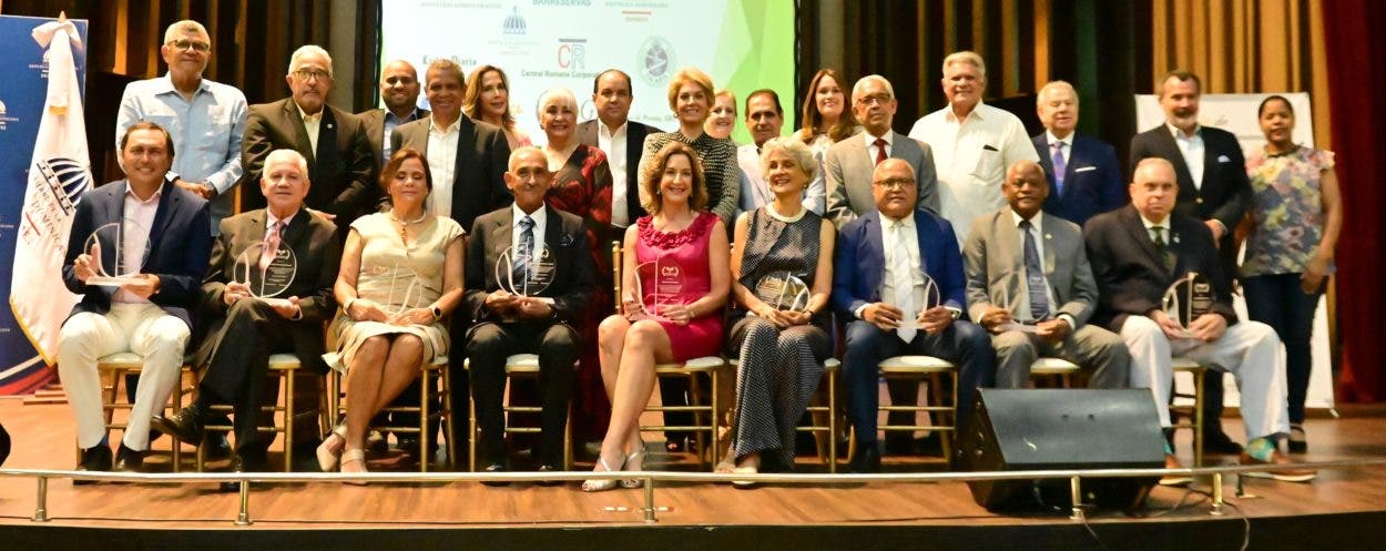 Gala del Tenis Dominicano reconoce a exjugadores y propulsores