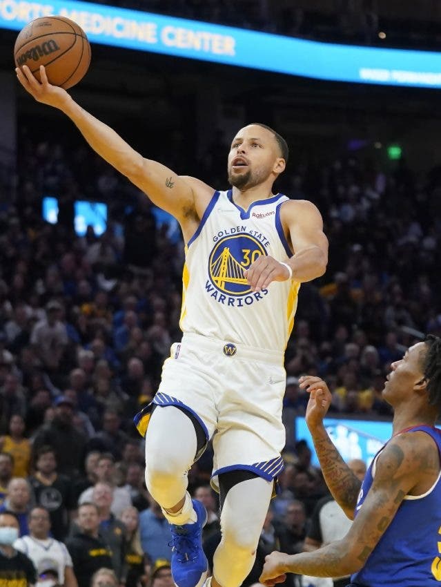 Stephen Curry sale de la banca y castiga Nuggets