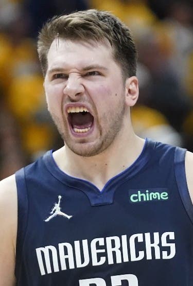 Luka Doncic deleita y Mavericks ganan