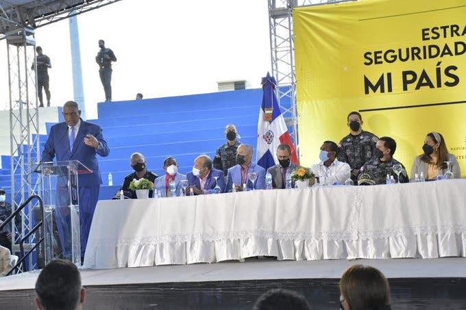Church: insecurity, violence, inflation, poverty punish RD 2 According to the Ministry of the Interior and Police, the Dominican Republic is the fifth country in the Caribbean region with the lowest levels of homicides, achieving a rate of 11.1 per 100,000 inhabitants, which places it in a position well below of the regional average of 20.4 homicides per 100 thousand inhabitants. According to these data, insecurity, robberies and assaults have decreased in the country.