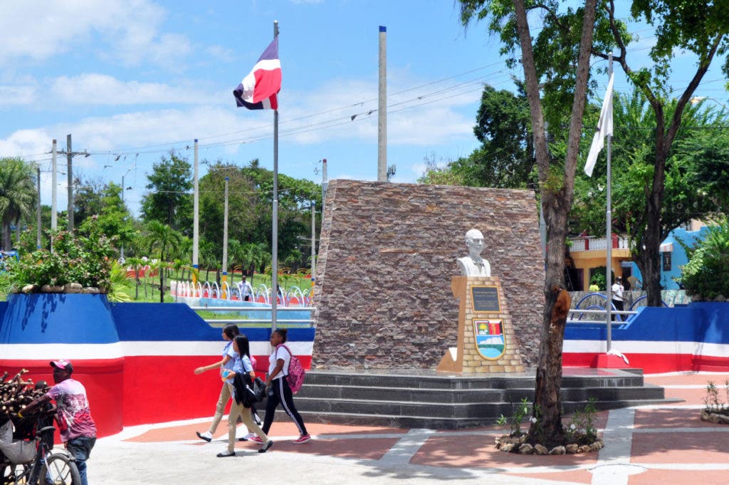 Plaza Francisco del Rosario Sánchez, en la prolongación de la avenida Venezuela remozada por la alcaldía de SDE.