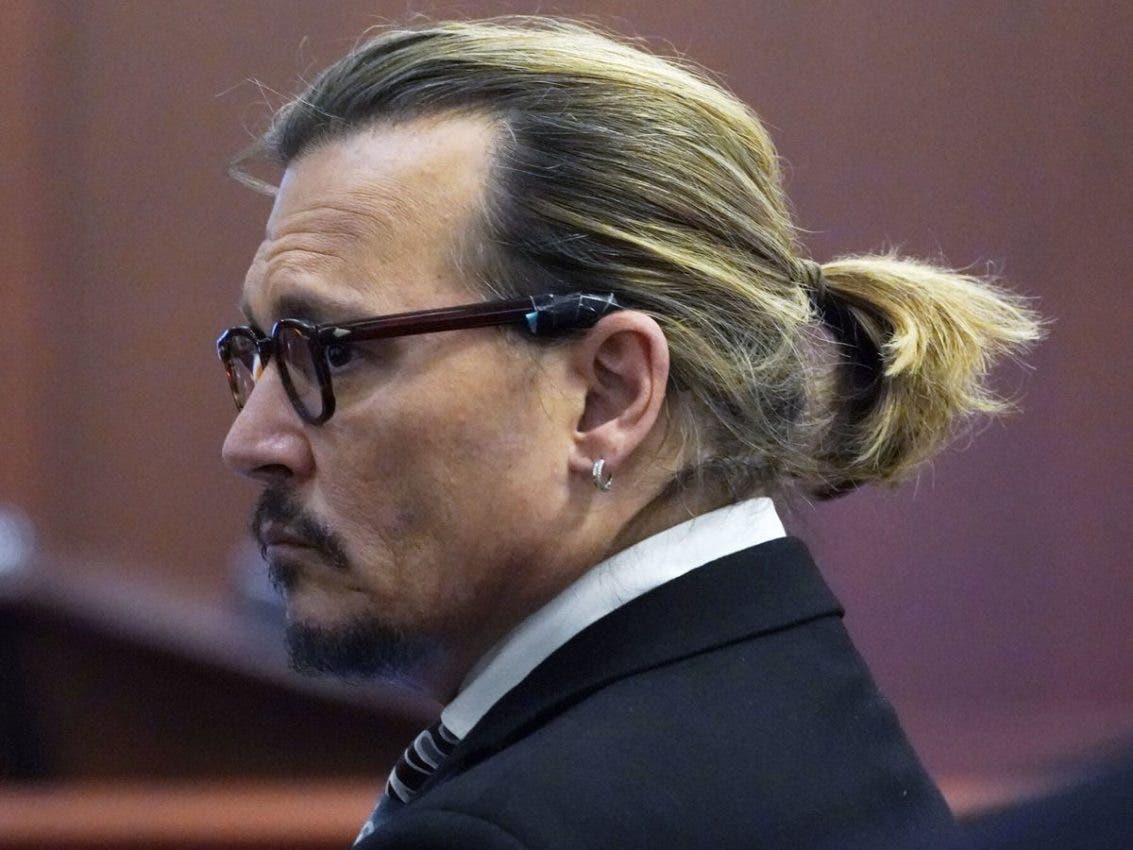 Depp testifica que Heard lo agredió y él nunca le devolvió