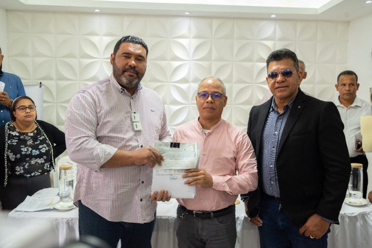 Alcaldía de Higüey entregas fondos para varias obras