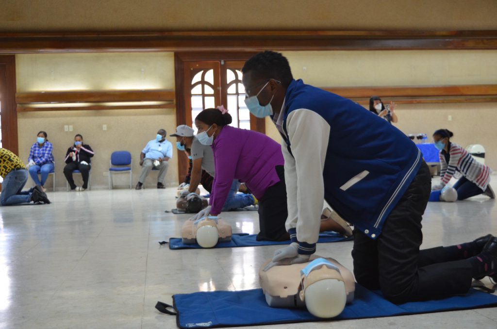 Educan sobre reanimación cardiopulmonar