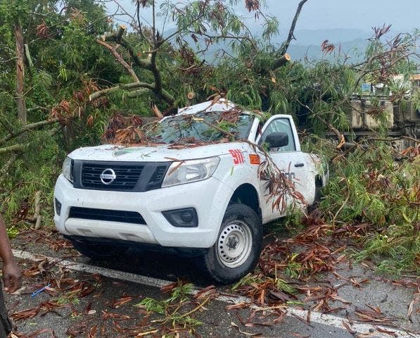 Patana transitaba a alta velocidad impacta vehículo de Asistencia Vial