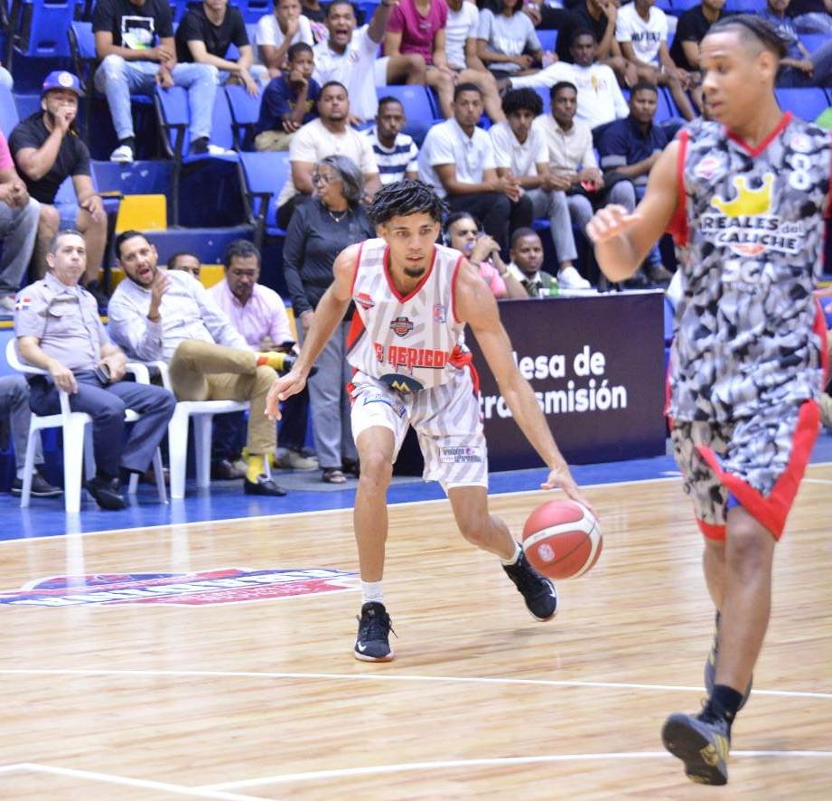 Renacer y Pioneros avanzan a la serie semifinal en torneo basket U25