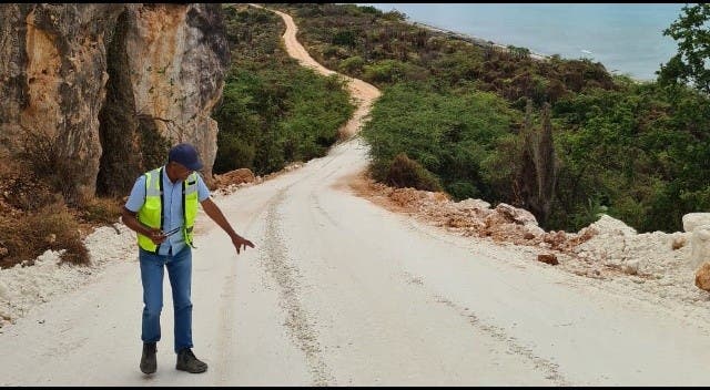 Obras Pública acondicionó la carretera que va hacia Bahía de las Águilas para que los vacacionistas pueden acceder a la misma sin ninguna complicación.