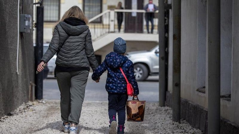 ONU advierte del “peligro real” de trata mujeres y niños ucranianos