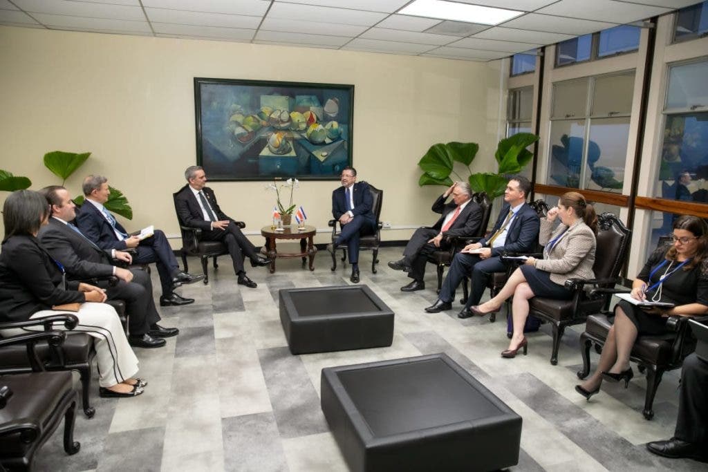 Abinader y mandatario electo de Costa Rica se reúnen previo a toma de posesión 10 04578c39 7552 4416 aacc f5a1b19cb8ba