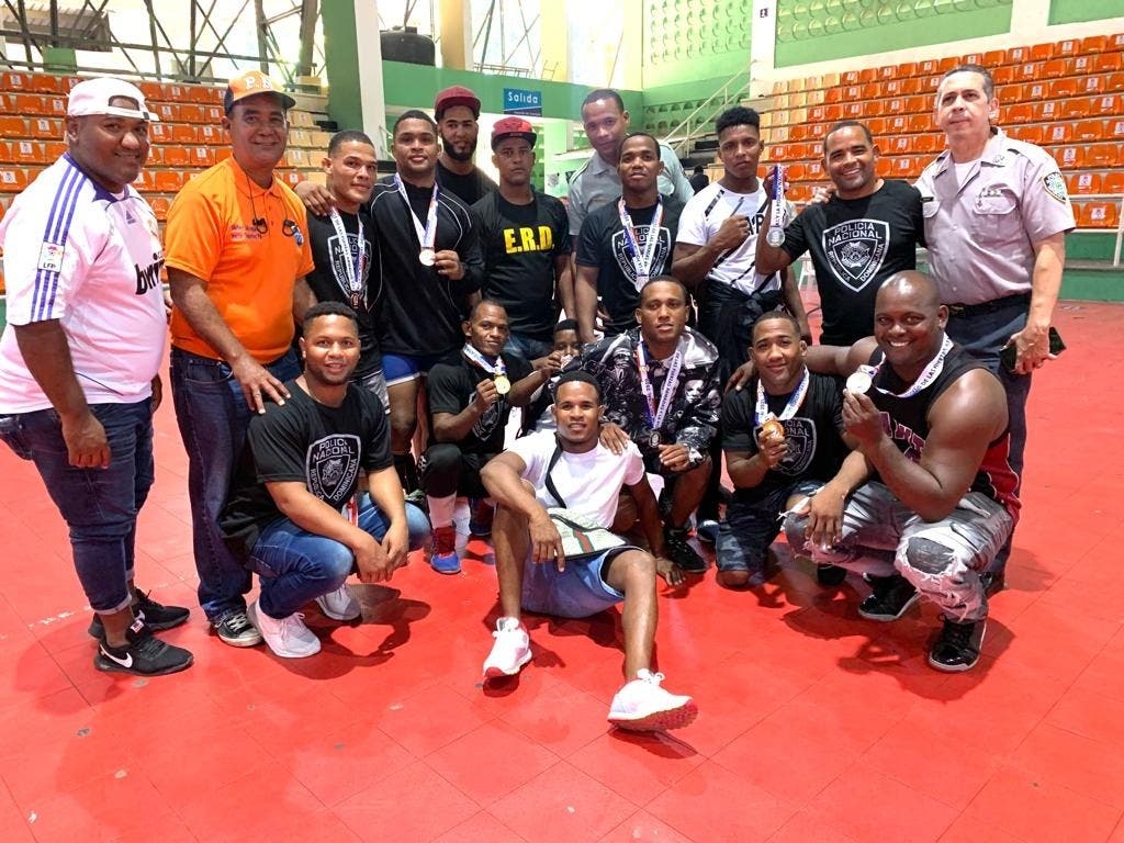 Policía campeón en lucha de los Juegos Militares