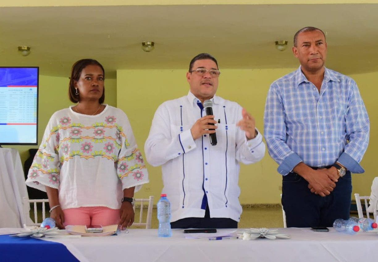 Camacho anuncia obras en el Seibo