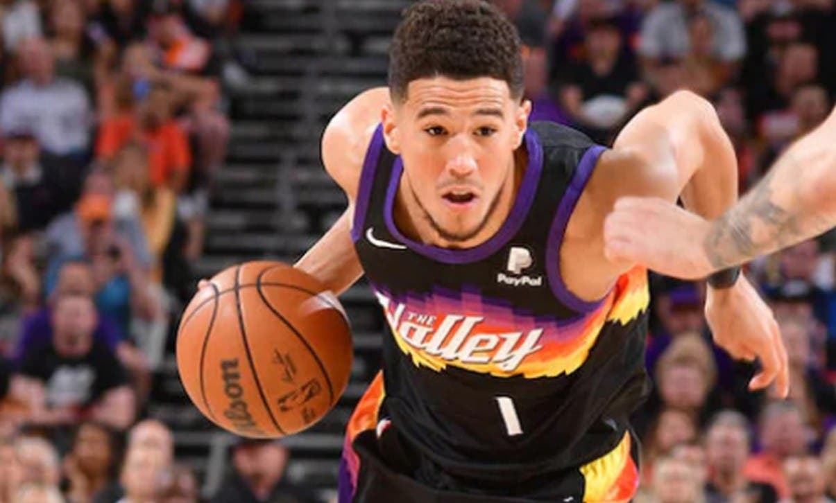 Booker lidera paliza de Suns