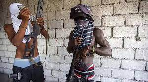 Según el sociólogo Djems Olivier, de la Universidad del Estado de Haití, el fenómeno no es nuevo, ya que desde el año 2000 los grupos armados han utilizado a los niños.