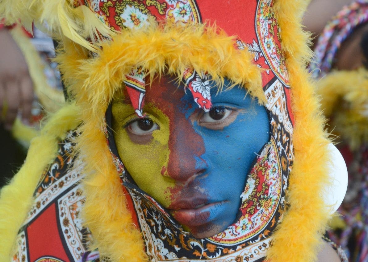 Carnaval DN llena de colorido el malecón