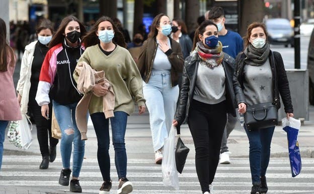 Nueva York pide volver a usar mascarilla en público ante repunte de covid-19