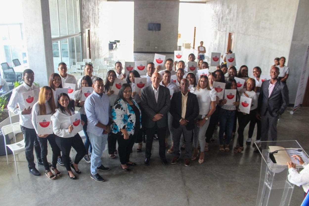 Centros Tecnológicos Comunitarios gradúa jóvenes