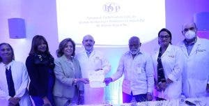 Instituto Dermatológico recibe donación de Lotería Nacional para programas de salud