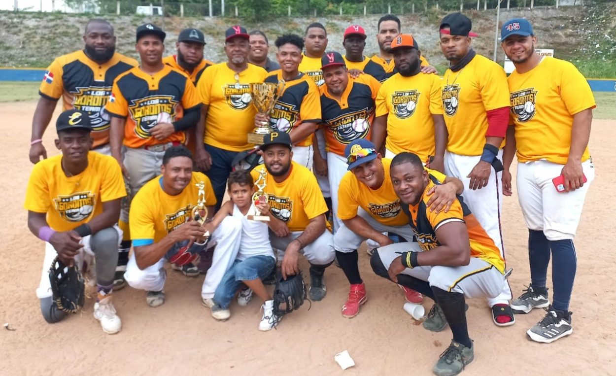 Los Gorditos Team se coronan en Softbol