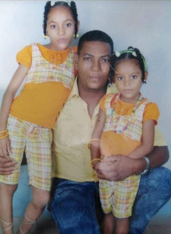 Jesús Rincón y sus hijas cuando eran más pequeñas. 