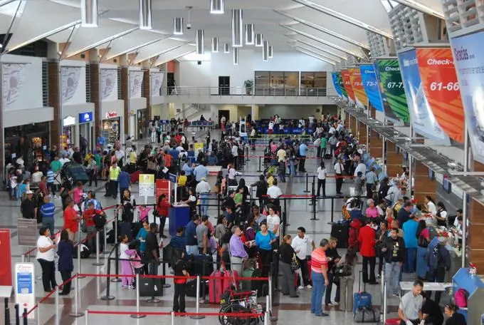 ¡Llegó la luz! El Aeropuerto de Las Américas recupera completamente la electricidad