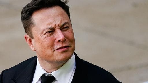 Musk detiene compra Twitter hasta aclarar cuántas cuentas falsas hay