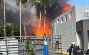 Indagan causa fuego asoló Plaza Pescado