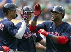 Devers y Franchy guían a Boston a marca de 27-27