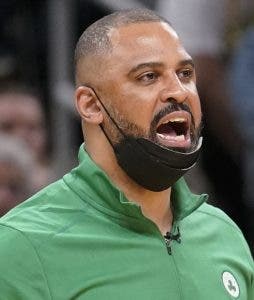 Ime Udoka se rinde ante Curry