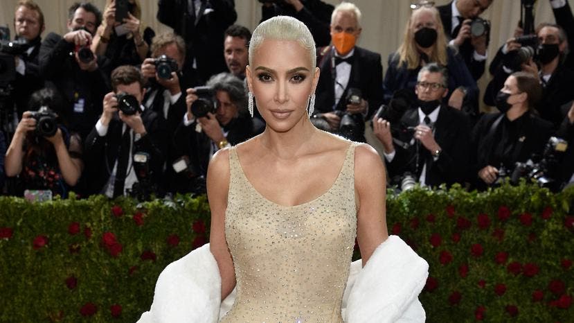 Kim Kardashian no dañó vestido Marilyn, según firma que lo prestó