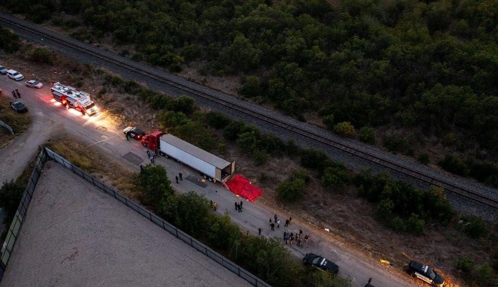 Texas: encuentran 46 migrantes muertos en un camión de carga