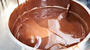Q MUNDO: Trabajadores caen en tanque de chocolate