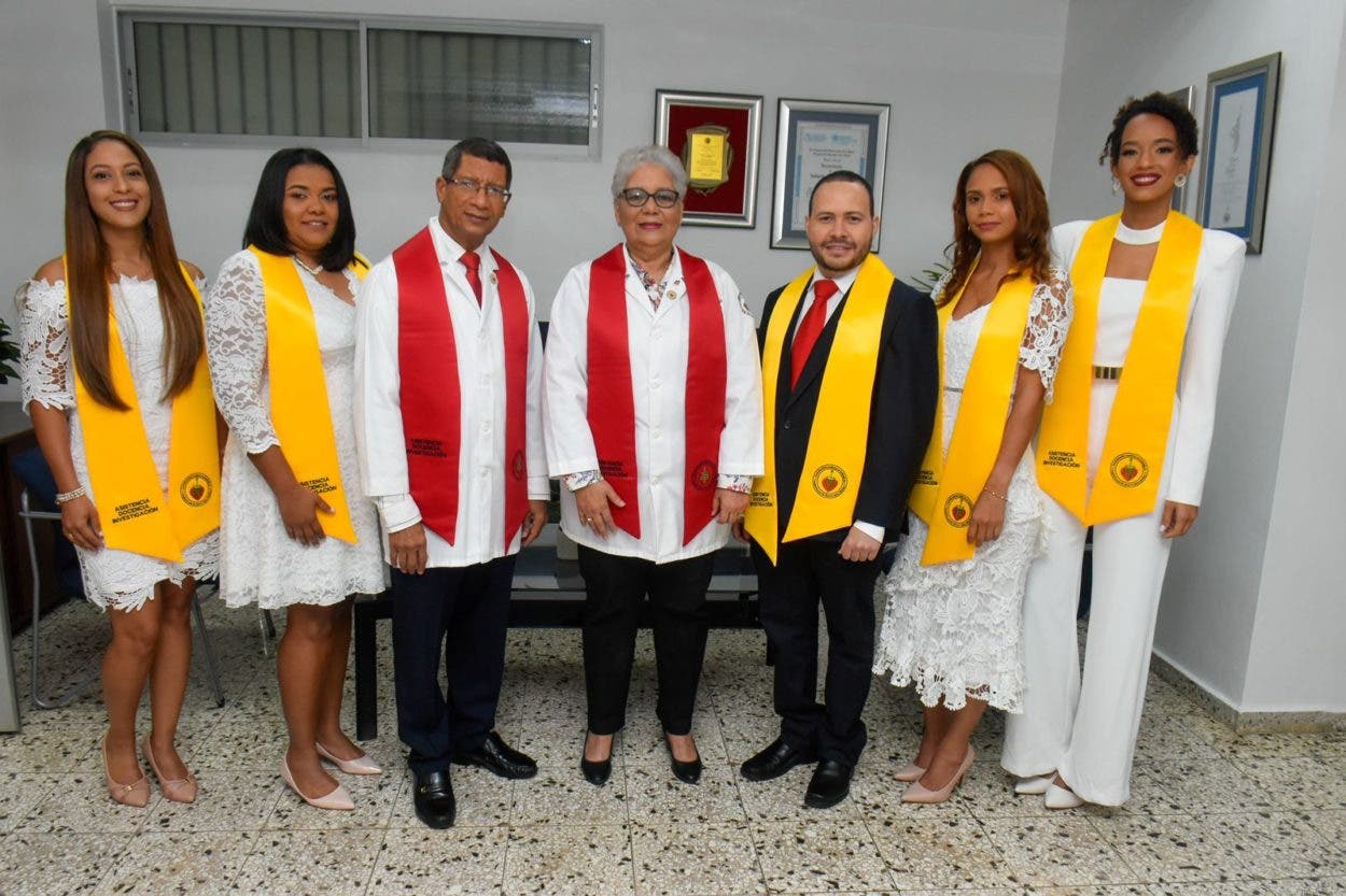 Gradúan nuevos cardiólogos para fortalecer sistema de salud