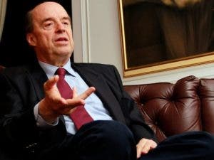 Petro designa como canciller al exnegociador de paz Álvaro Leyva Durán
