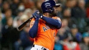 Yordan Álvarez pegó dos cuadrangulares en triunfo de Astros