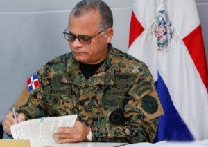 Mide reduce 46% cotización a militares retirados para el seguro médico Senasa