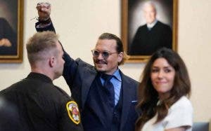 Jurado falla a favor de Depp en caso de difamación