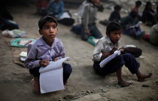 Más de 200 millones de niños necesitan apoyo escolar urgente